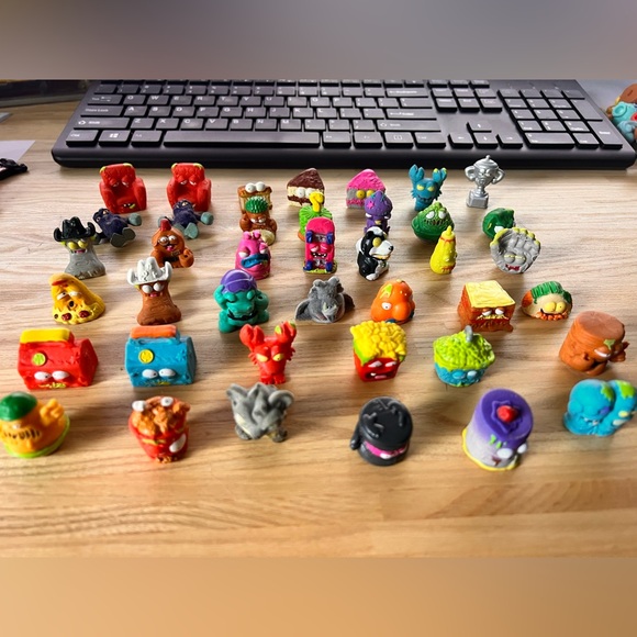 The Trash Pack Lot 230 toys garbage truck toilet grocery gang 3 chests RARE - Picture 6 of 11